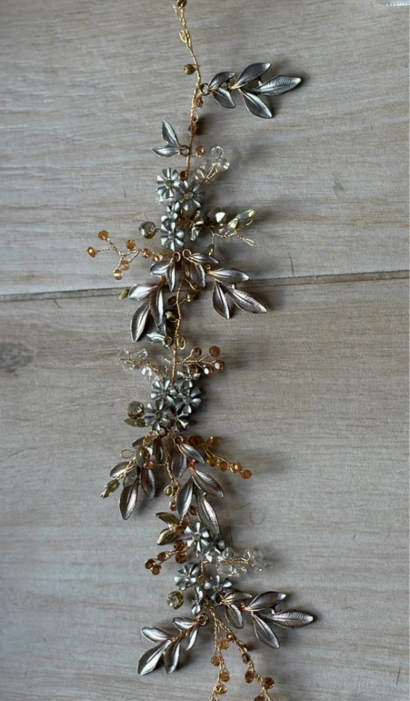 Flexible bridal or guest headpiece with metallic leaves and crystals – photo 2